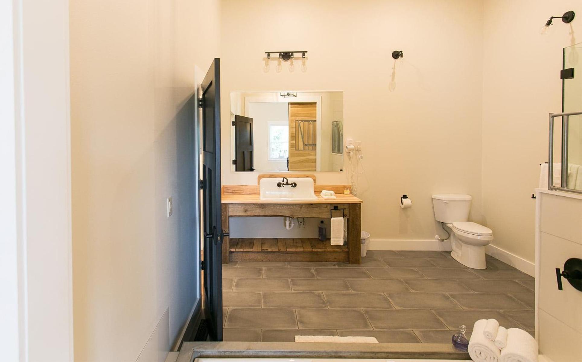 Farmhouse Suites By Amish Country Lodging Millersburg Εξωτερικό φωτογραφία